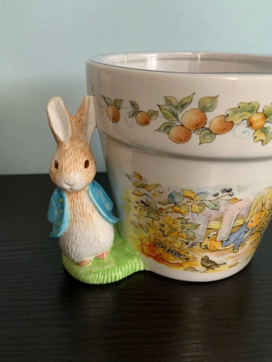 Peter Rabbit Planter - Picture 2 of 8